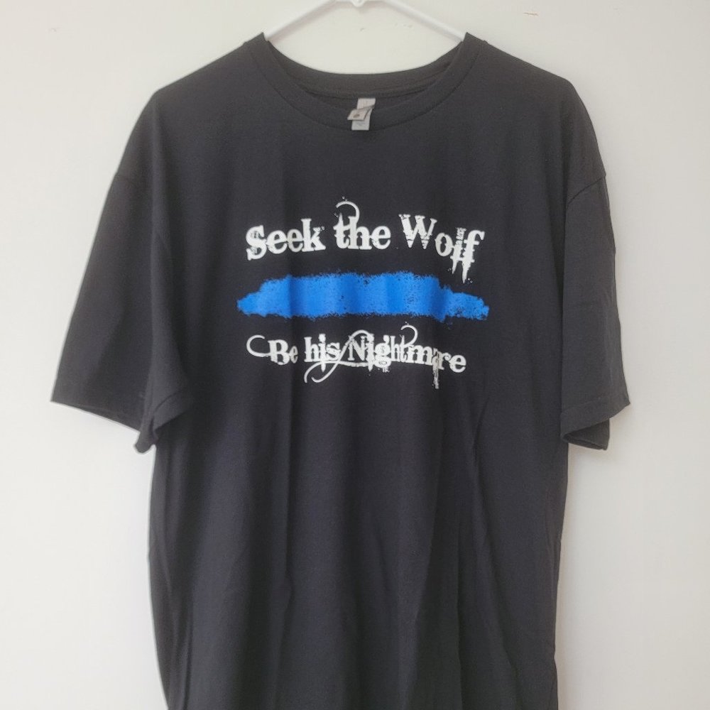 NEW Seek The Wolf mens tee Size XL blue line Extra Large black blue short sleeve